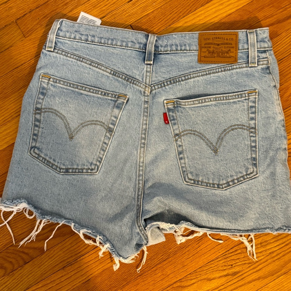 Levi’s cut off shorts distressed